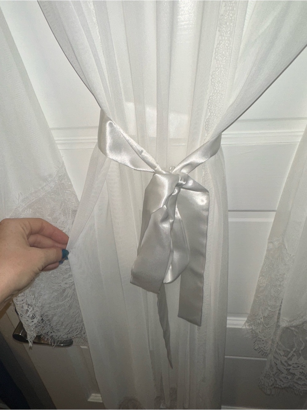 White Lace Robe - Picture 5 of 6